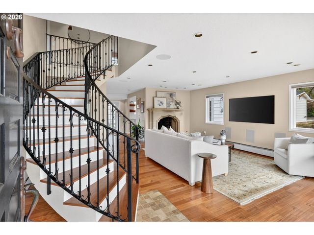 1195 Nw GARIBALDI St, Hillsboro, OR 97124