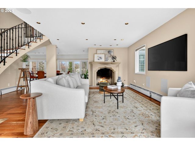 1195 Nw GARIBALDI St, Hillsboro, OR 97124