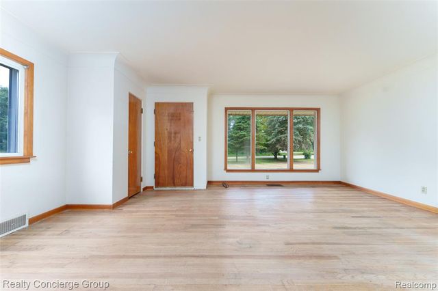 9648 Hyne Road, Brighton, MI 48114
