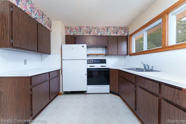 9648 Hyne Road, Brighton, MI 48114