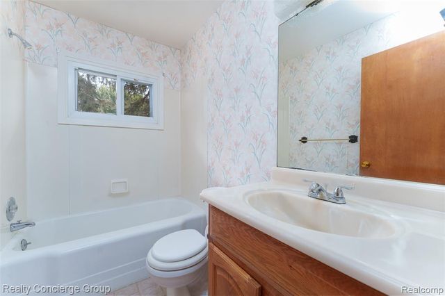 9648 Hyne Road, Brighton, MI 48114