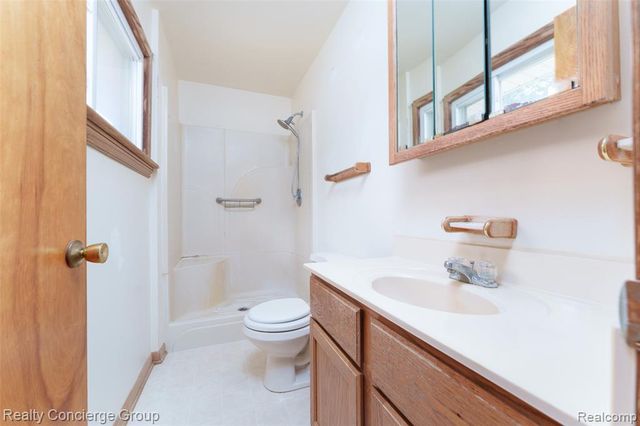 9648 Hyne Road, Brighton, MI 48114