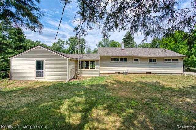 9648 Hyne Road, Brighton, MI 48114