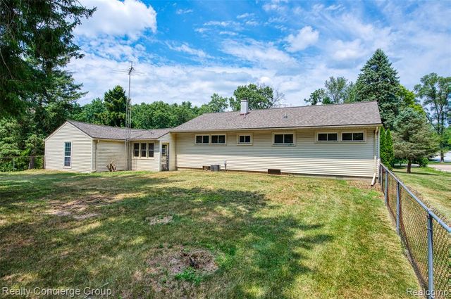 9648 Hyne Road, Brighton, MI 48114