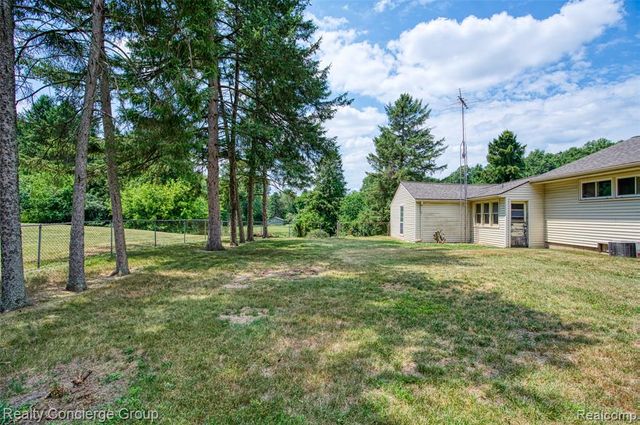 9648 Hyne Road, Brighton, MI 48114