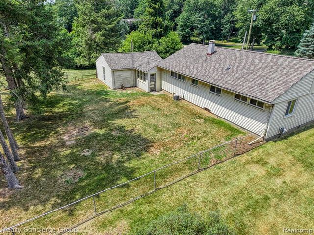 9648 Hyne Road, Brighton, MI 48114