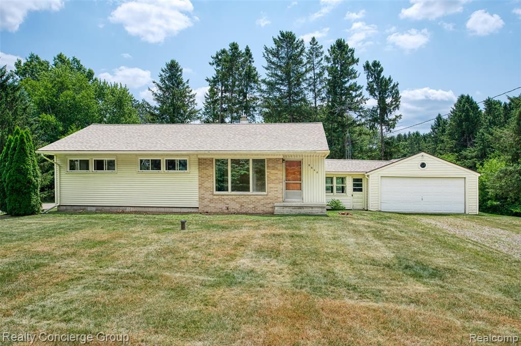 9648 Hyne Road, Brighton, MI 48114