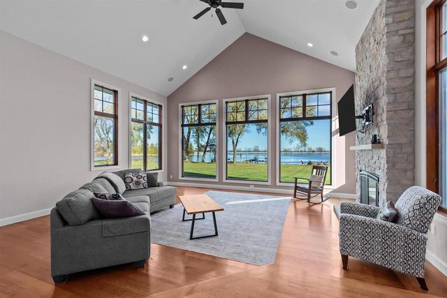 104 LIMEKILN DRIVE, Neenah, WI 54952