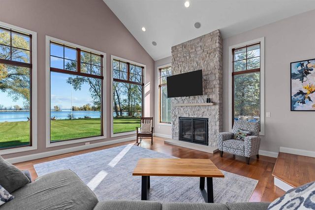 104 LIMEKILN DRIVE, Neenah, WI 54952