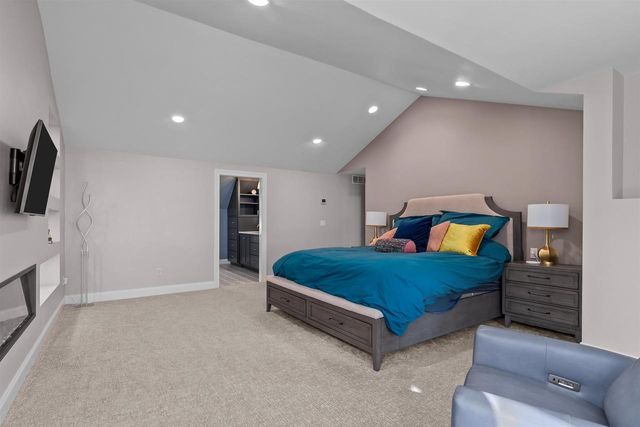 104 LIMEKILN DRIVE, Neenah, WI 54952