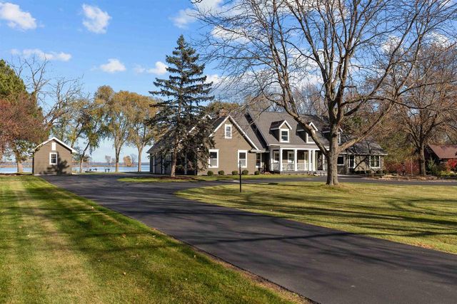 104 LIMEKILN DRIVE, Neenah, WI 54952