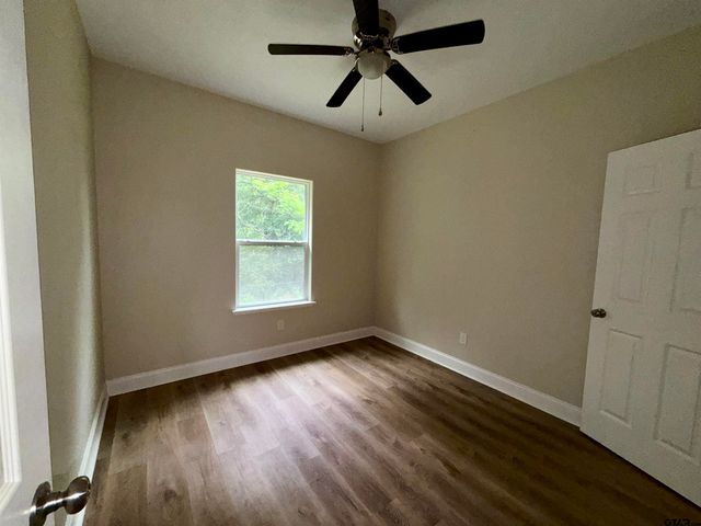 106 Elm St, Winona, TX 75792