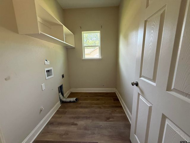 106 Elm St, Winona, TX 75792