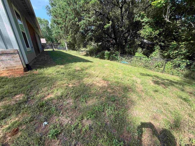 106 Elm St, Winona, TX 75792