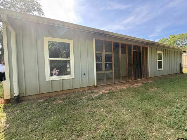 106 Elm St, Winona, TX 75792