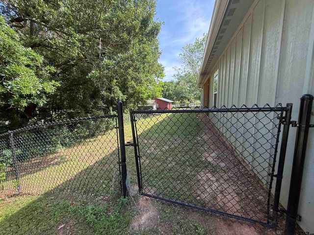 106 Elm St, Winona, TX 75792