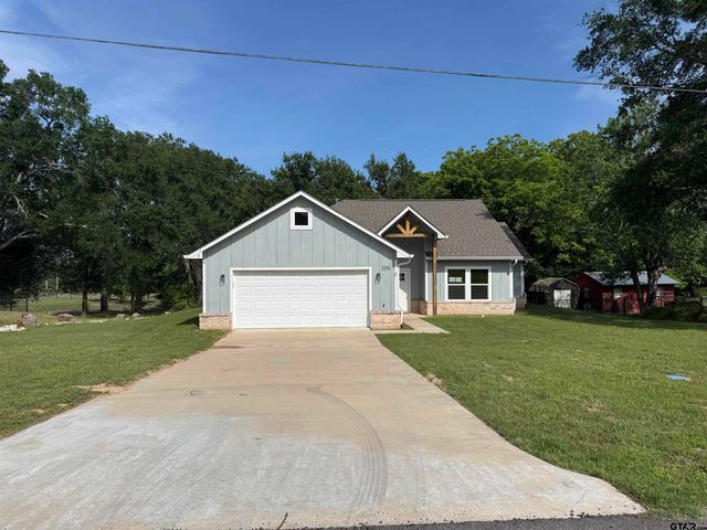 106 Elm St, Winona, TX 75792