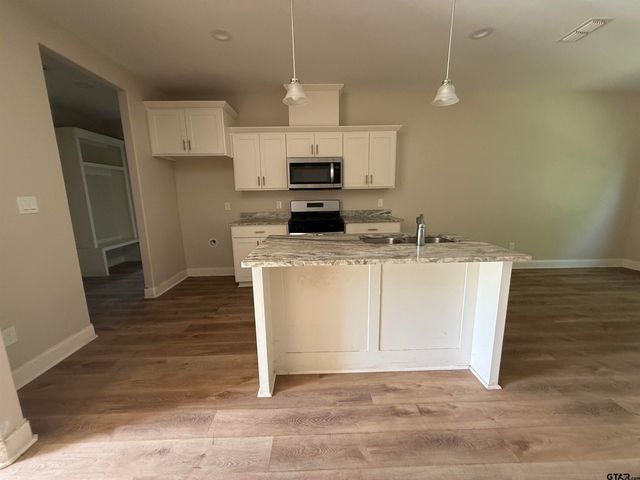 106 Elm St, Winona, TX 75792