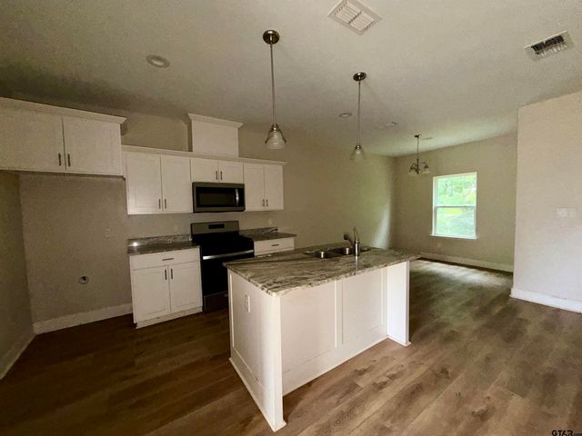 106 Elm St, Winona, TX 75792
