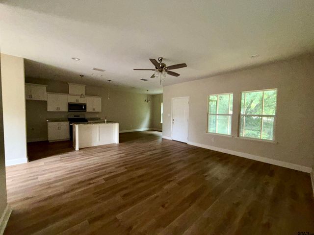 106 Elm St, Winona, TX 75792