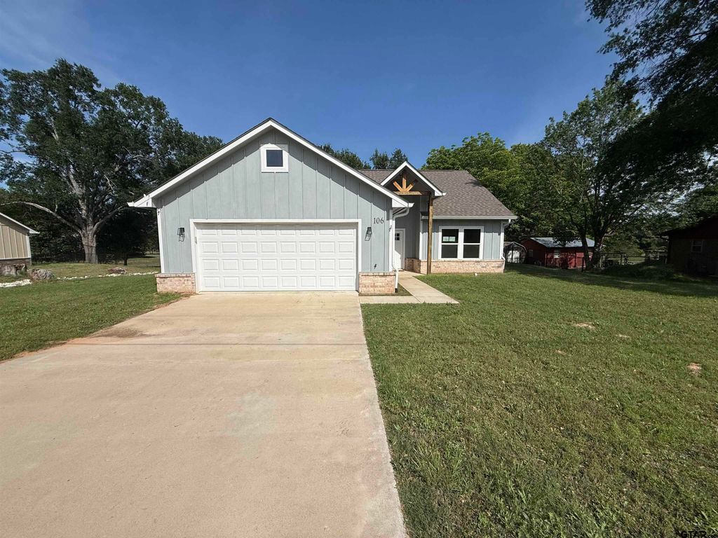 106 Elm St, Winona, TX 75792