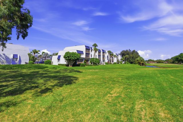 4489 Luxemburg Court 202, Lake Worth, FL 33467