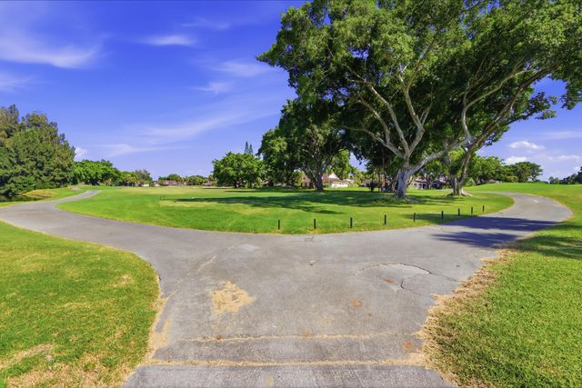 4489 Luxemburg Court 202, Lake Worth, FL 33467