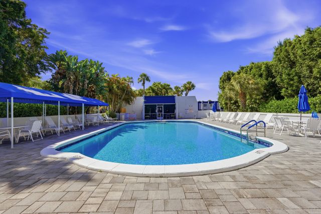 4489 Luxemburg Court 202, Lake Worth, FL 33467