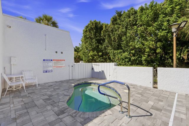 4489 Luxemburg Court 202, Lake Worth, FL 33467