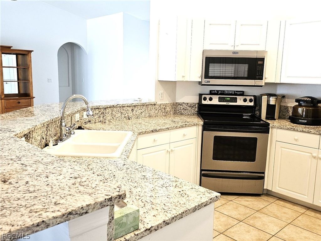 Image 10 of property listing at 1811 Savona PKWY W, Cape Coral, FL 33914