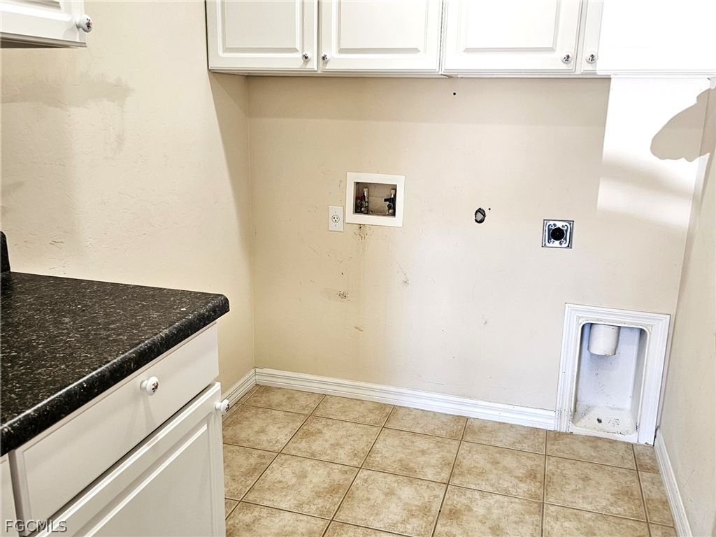 Image 12 of property listing at 1811 Savona PKWY W, Cape Coral, FL 33914