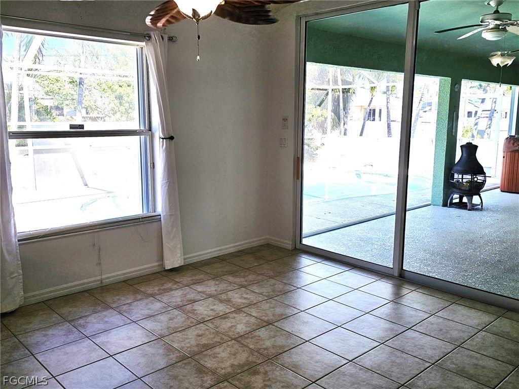 Image 8 of property listing at 1811 Savona PKWY W, Cape Coral, FL 33914