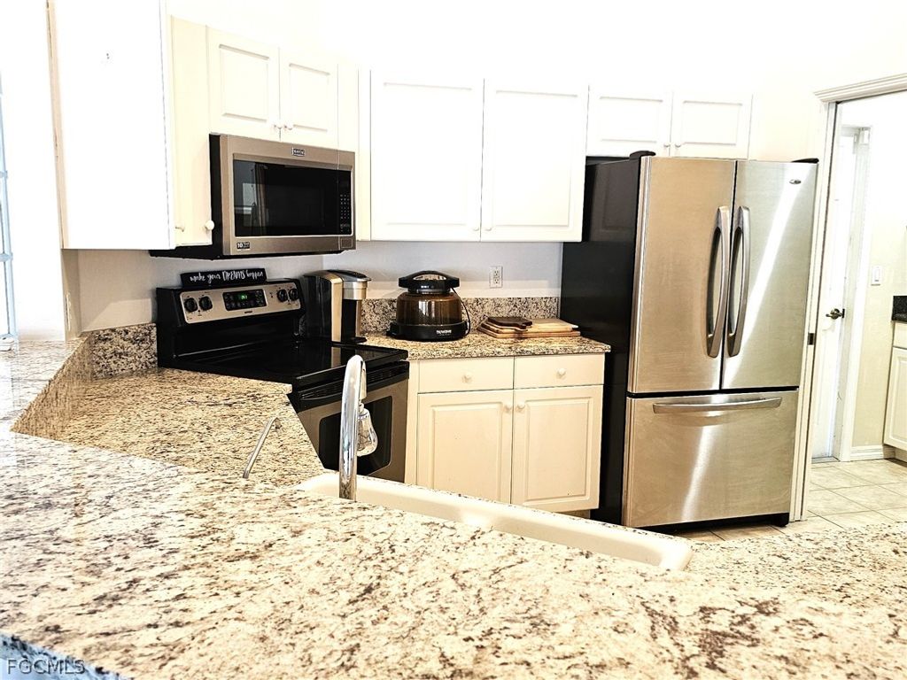 Image 9 of property listing at 1811 Savona PKWY W, Cape Coral, FL 33914