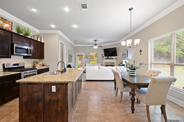 12494 Chartres Dr, Gonzales, LA 70737