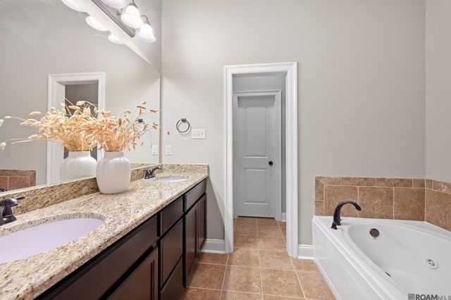 12494 Chartres Dr, Gonzales, LA 70737