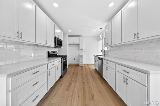 14 Armin Lane, Webster Groves, MO 63119