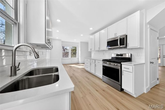 14 Armin Lane, Webster Groves, MO 63119