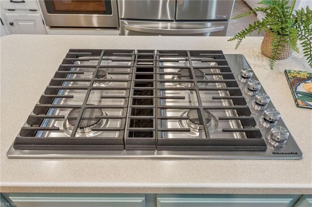 305 Hollingsworth CT, Yorktown, VA 23693