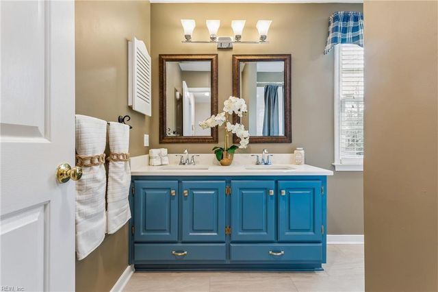 305 Hollingsworth CT, Yorktown, VA 23693