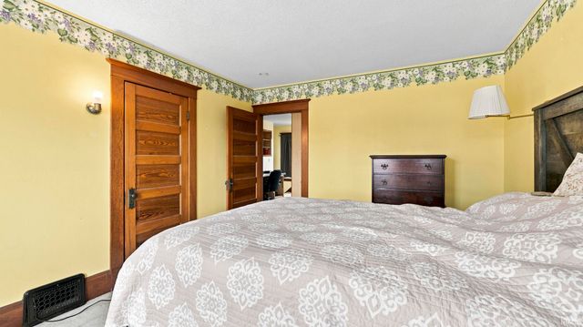 221 S Poplar Street, Lagrange, IN 46761