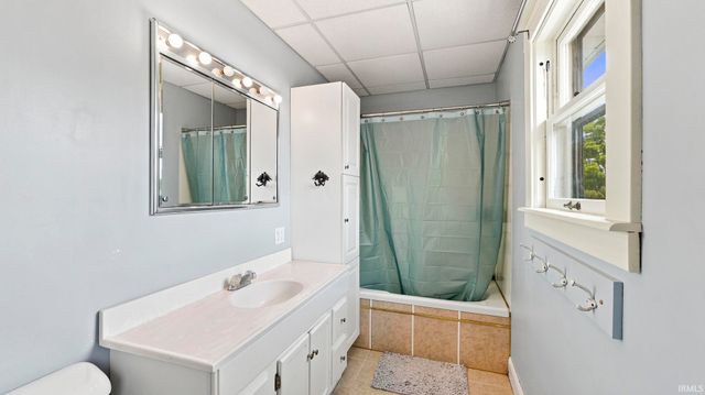 221 S Poplar Street, Lagrange, IN 46761
