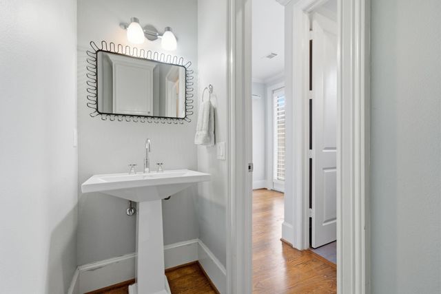 4915 Chenevert Street, Houston, TX 77004