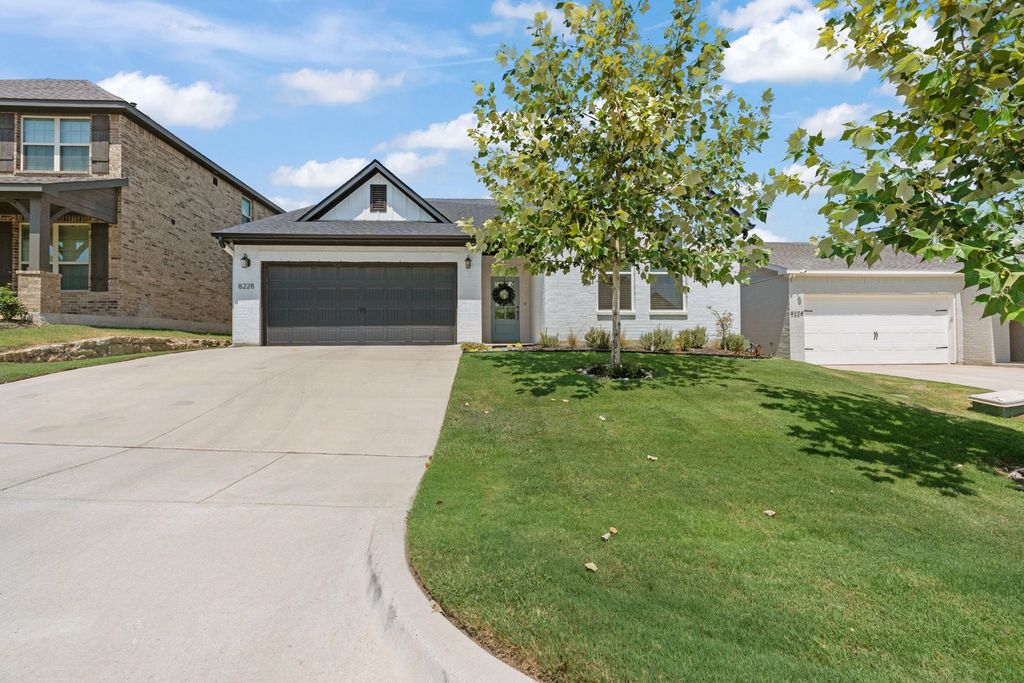 8228 Cheetah Path, Godley, TX 76044