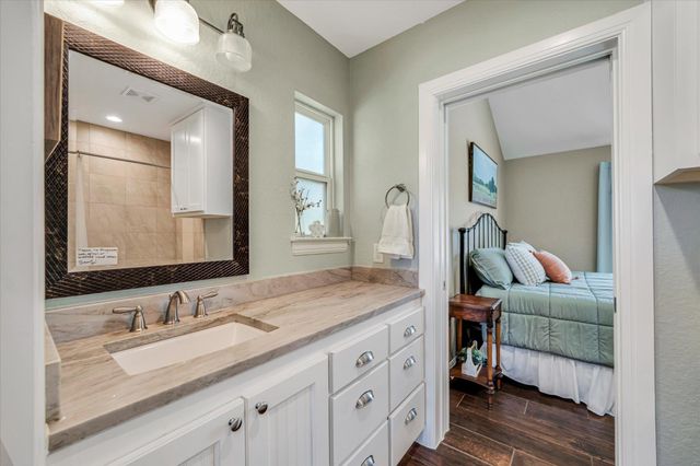 204 W BLANCO BEND DR, Wimberley, TX 78676
