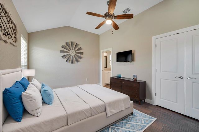 204 W BLANCO BEND DR, Wimberley, TX 78676