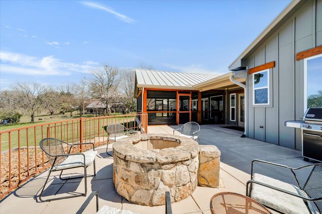 204 W BLANCO BEND DR, Wimberley, TX 78676