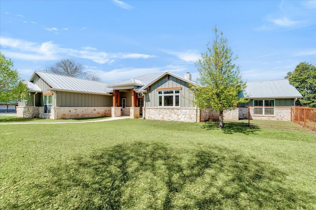 204 W BLANCO BEND DR, Wimberley, TX 78676