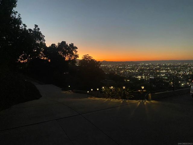 1216 Merritt Dr, El Cajon, CA 92020