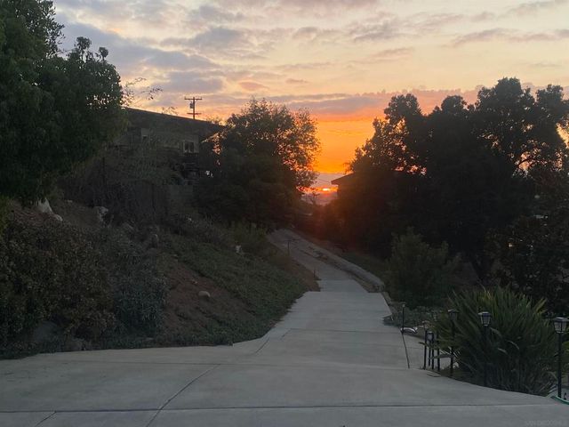 1216 Merritt Dr, El Cajon, CA 92020