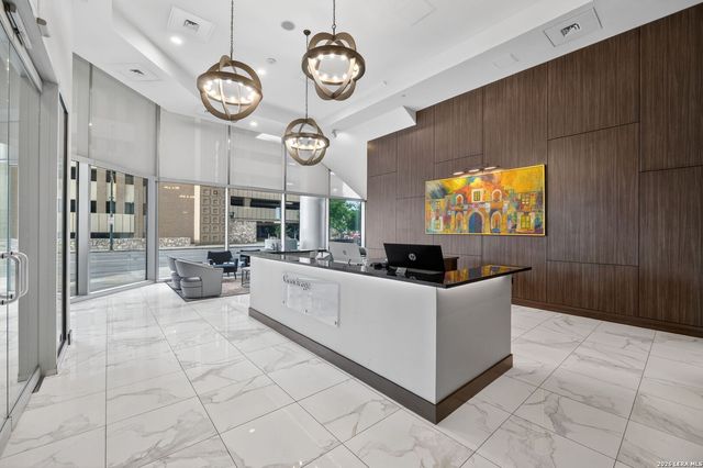 610 E Market St Unit 2605, San Antonio, TX 78205